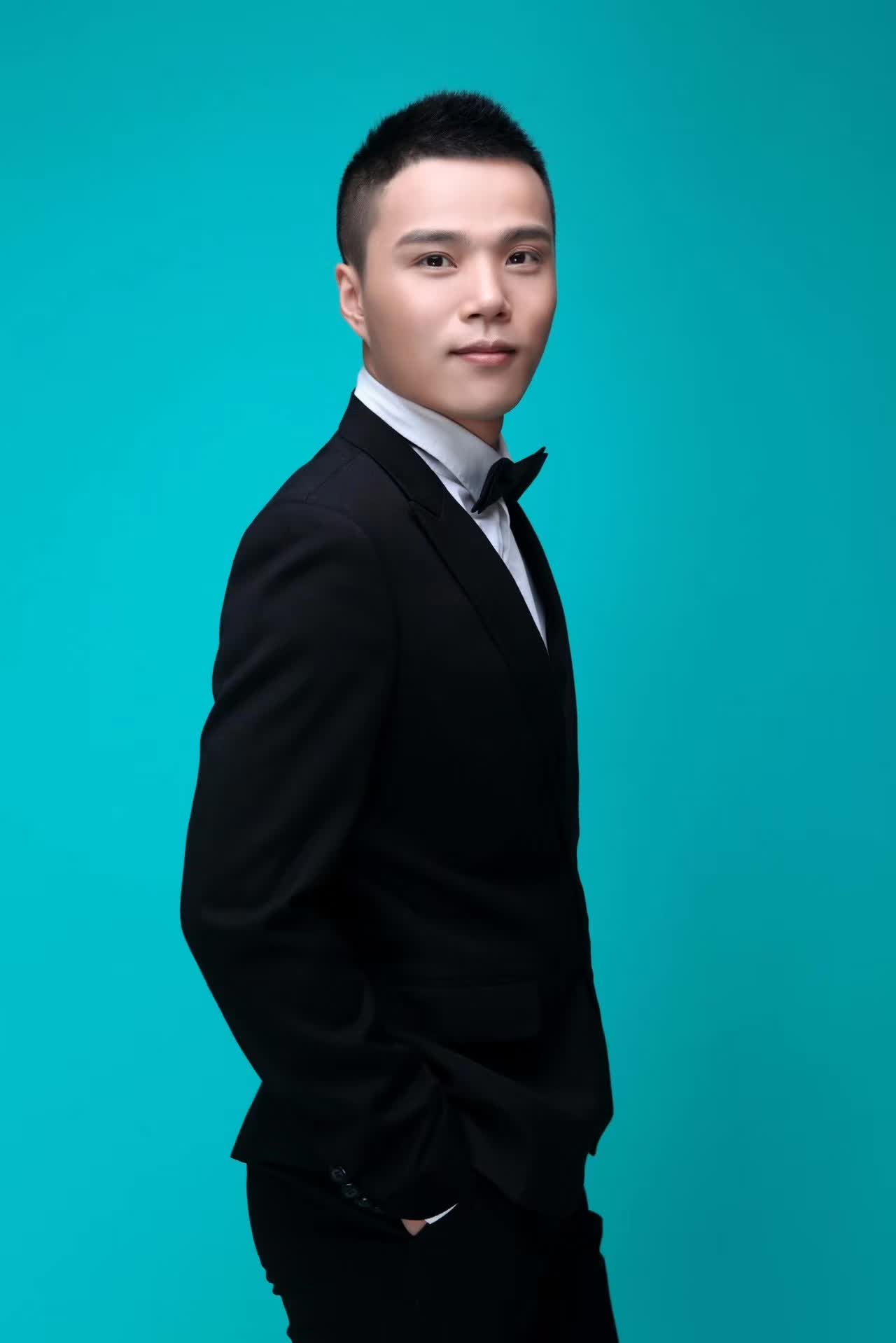 殷晓刚