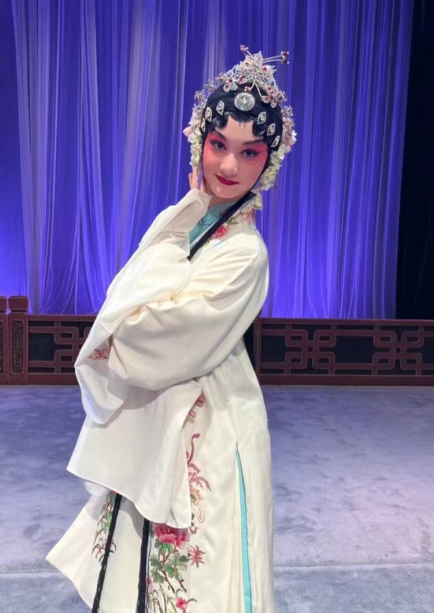 杨沁晨