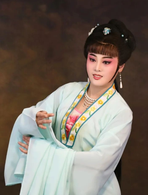 沈月霞