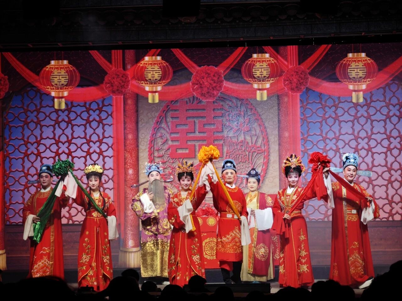 《彩球缘》 演出图片
